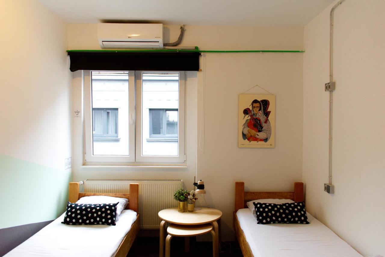 Stay Swanky Hostel Zagreb Buitenkant foto